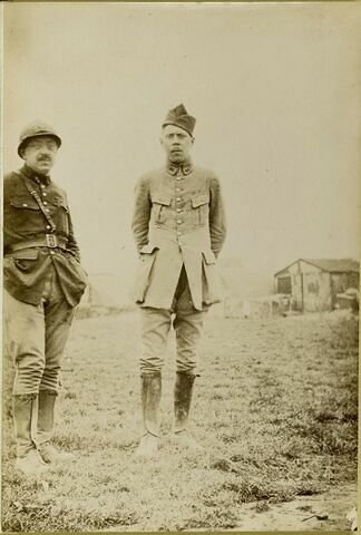 Photographie de Dominique Moreau-Nélaton et un soldat
