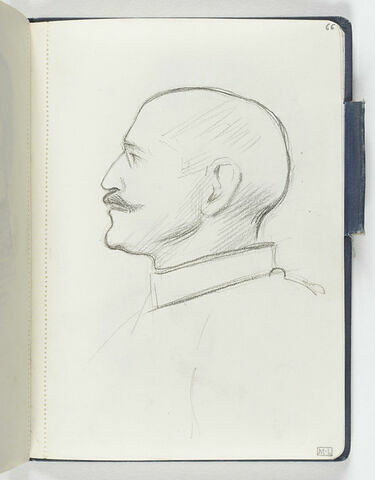 Homme vu en buste, de profil à gauche, chauve, avec petite moustache, col officier, et indication de lunettes, image 1/1