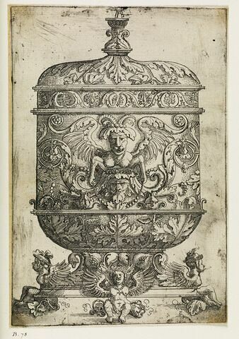 Vase au mascaron surmonté d'une figure chimérique, image 1/1