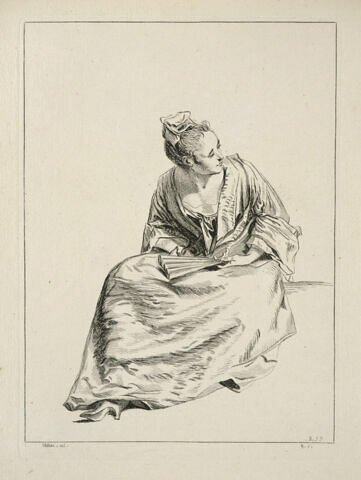 Femme assise, vue de face, la tête tournée à droite, image 1/1