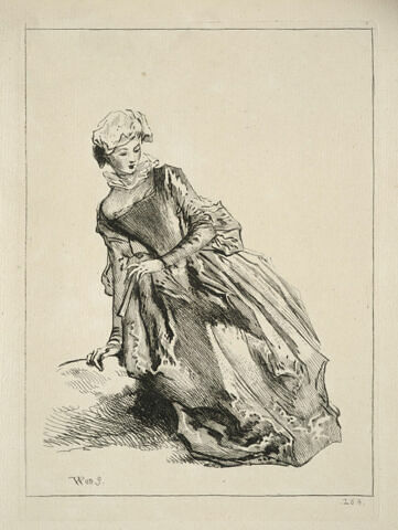 Femme de face se levant à demi, image 1/2