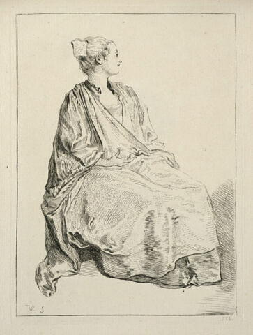 Femme assise de profil à droite, image 1/1