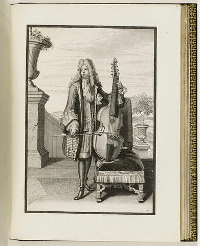 Un homme debout jouant d'un instrument à cordes, image 1/1