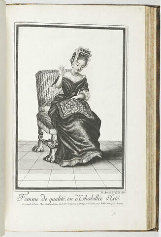 Femme de qualité en déshabillé d'été, image 1/1