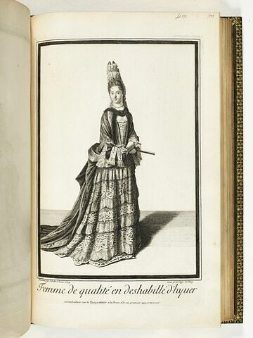 Femme de qualité en déshabillé d'hiver, image 1/1