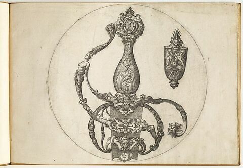 Poignée d'épée décorée de grotesques et de feuilles d'acanthe ; pommeau décoré d'une Victoire, image 1/1