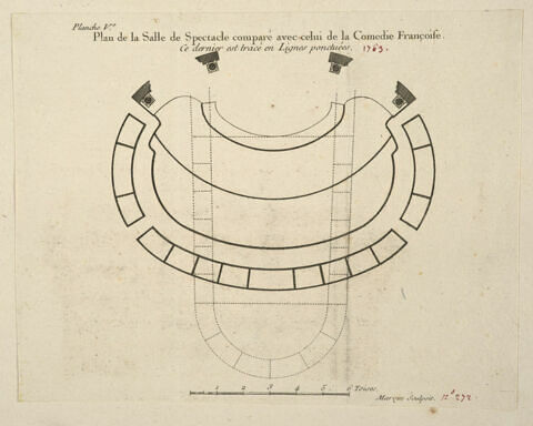 Plan de la salle de spectacle comparé avec celui de la Comédie Françoise. Ce dernier est tracé en lignes ponctuées