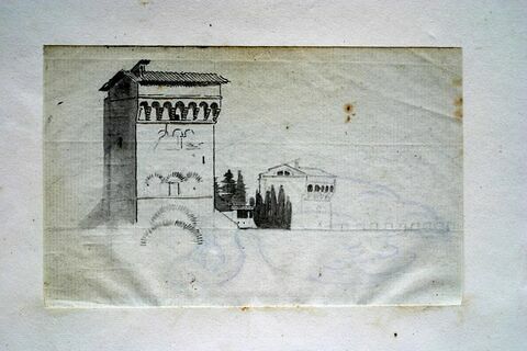 Vue sur une forteresse ( ?) avec des grandes tours carrées flanquées d'arbres et autre bâtiment dans le fond, image 2/2