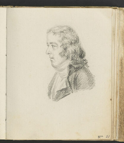 Homme en buste, légèrement penché en avant, de trois quarts vers la gauche, image 1/3