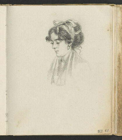 Femme, vue en buste, de trois quarts vers la gauche, un ruban dans les cheveux, image 1/3