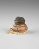 jarre biconique ; vase ; couvercle de vase ; support de vase ; avec contenu, image 1/5