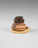 jarre biconique ; vase ; couvercle de vase ; support de vase ; avec contenu, image 5/5