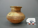 jarre biconique ; vase miniature ; datte ; figue, image 1/3