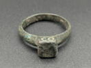 bague à chaton fixe ; bague à chaton carré, image 1/4