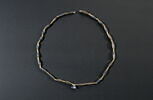 collier ; perle fusiforme ; perle rondelle ; perle ; perle cylindrique ; perle lenticulaire ; pendentif, image 3/5
