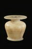 pot à kohol à collerette plate ; vase miniature ; avec contenu, image 1/4