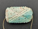 perle en pastille rectangulaire dentelée  ; amulette, image 1/5