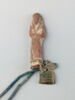 collier à pendentif ; perle tubulaire ; perle cylindrique annelée ; serviteur funéraire ; amulette, image 2/2