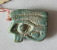 amulette oudjat simple monoface ; amulette oudjat à dos lisse convexe, image 1/2