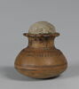 jarre biconique ; vase miniature ; avec contenu ; bouchon de vase, image 1/3