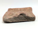 figurine féminine ; stèle en façade de naos, image 3/7