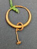 boucle d'oreille en anneau à extrémités enroulées et pendentif, image 1/2