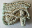 amulette oudjat simple monoface ; amulette oudjat à dos lisse convexe, image 1/2