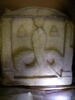 stèle rectangulaire à fronton, image 2/3