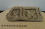 décor architectural ; bloc de frise ; architecture ; fragment, image 1/2
