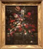 Vase de fleurs sur un autel antique, image 2/2