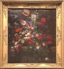 Vase de fleurs sur un autel antique, image 1/2