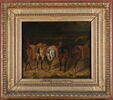 Cinq chevaux vus par la croupe, dans une écurie, image 2/4