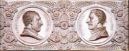 Décors de panneaux de boiserie en grisaille représentant quatorze médaillons d'hommes célèbres de la Renaissance, image 3/7