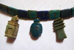 collier à pendentif ; amulette ; perle en pastille rectangulaire, image 3/5