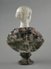 Femme coiffée et vêtue à l'antique, image 2/5