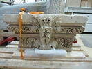 Chapiteau de pilastre orné d'une fleur de lys provenant du Palais des Tuileries, image 6/7