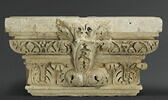 Chapiteau de pilastre orné d'une fleur de lys provenant du Palais des Tuileries, image 1/7