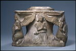 Base triangulaire décorée d'une figure de saint Pierre et de trois angelots, image 1/6