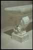 Banc composé de trois pieds ornés de coquilles et d'une plaque de marbre, image 4/5