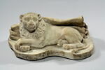 Fragment de gisant : lion avec fragment de draperie, image 2/5