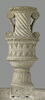 Partie supérieure d'une fontaine. Vasque et piédestal décorés des symboles héraldiques de Louis XII et d'Anne de Bretagne (têtes de porcs-épics; couronnes; lys, hermines), image 2/13