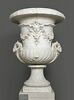 Vase décoré des attributs du Printemps, image 2/9