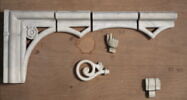 Fragment de moulure décoré d'une rose, image 2/2