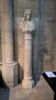 Colonne composée d'une base, d'un fût et d'un chapiteau à décor de feuilles d'acanthe, d'oiseaux et de petites vasques, image 1/4