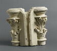 Fragment de meneau avec deux chapiteaux décorés de feuilles d'érable, image 2/2