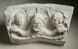 Le Christ entouré de deux anges tenant autrefois le double glaive dans sa bouche (Apocalypse I-16), image 1/4