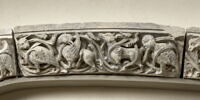 Un chien et trois animaux fantastiques dans des rinceaux, image 1/2