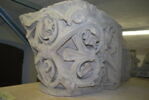 Chapiteau engagé décoré de palmettes et de rinceaux, image 8/8