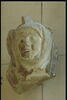Retombée d'arcade décorée d'une tête d'homme et de feuillage, image 10/11