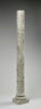 Colonne décorée de feuillage, de rinceaux habités et de galons perlés, image 2/23